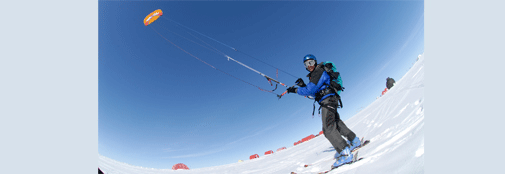 Solskin, ski og en kite; den perfekte kombination til fritiden