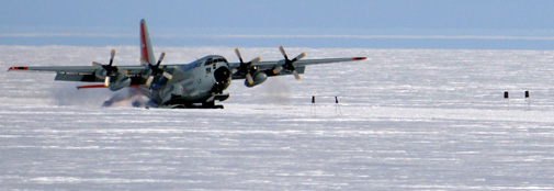 Hercules-flyet lander med syv nye folk