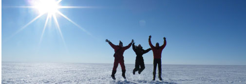 Field participants behaving on sunny ice