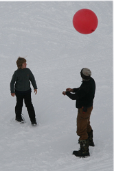 Vejballon sendes i vejret