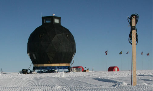 Rampen og hullet, hvor Domen tidligere stod, er blevet fyldt op med sne, og Domen kan nu blive flyttet tilbage.