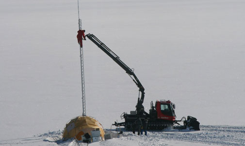 Taking the vapour measurement tower down at NEEM.